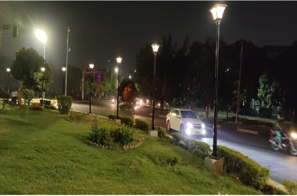 Solar Garden light at Chandigarh sector – 35 Round about Projects by Sunteur Renewables